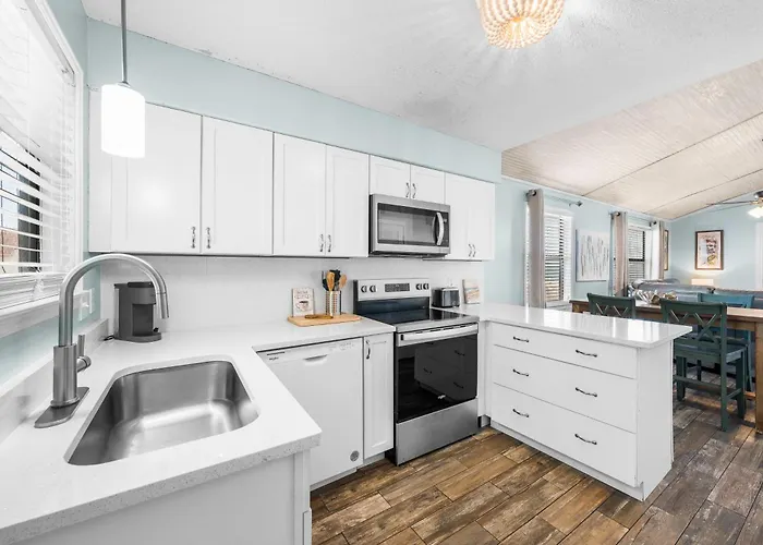 Lani Kai 230 - Gulf Coast Walk To + Pools + Balcony Views! * Gulf Shores