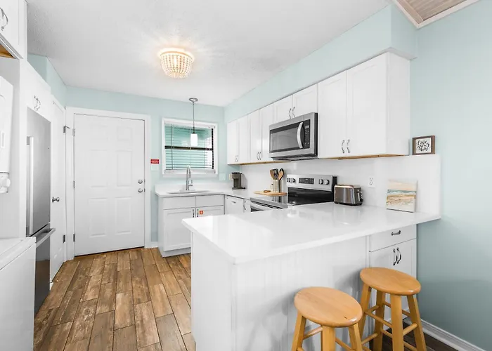 Lani Kai 230 - Gulf Coast Walk To + Pools + Balcony Views! Holiday home